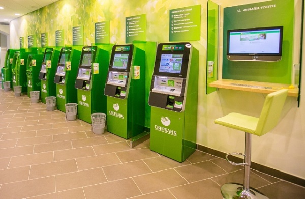 Осуждены скиммеры, считывавшие реквизиты карт с помощью лжелампочек на банкоматах