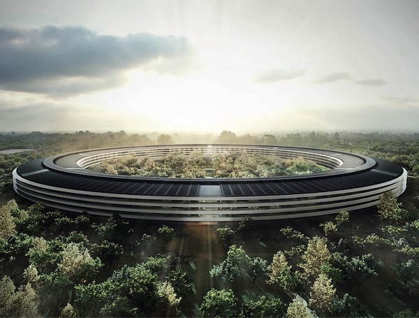 Новый кампус Apple в форме космического корабля засняли с квадрокоптера